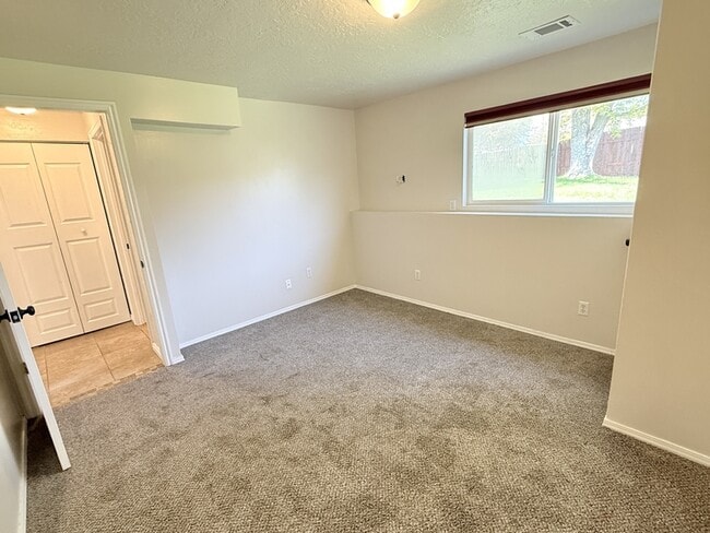 Building Photo - 2022 N 850 W