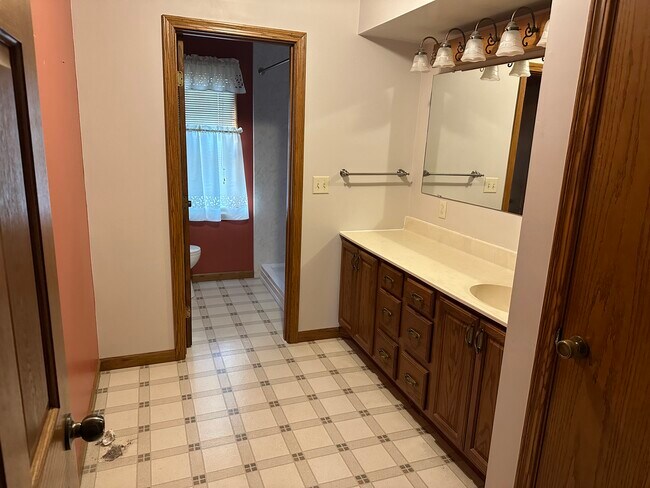 Building Photo - 7772 Huwer Rd