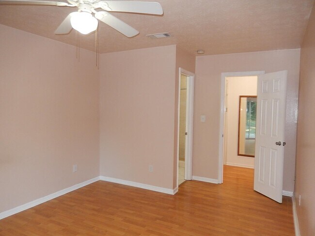 Building Photo - 4321 Snoopy Ln