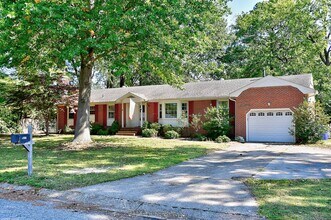 Building Photo - ONE LEVEL LIVING at it's FINEST in the SOU...