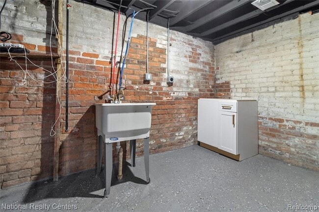 Building Photo - 767 Navahoe St