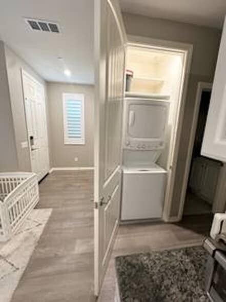 Building Photo - 12012 Oxbow Way