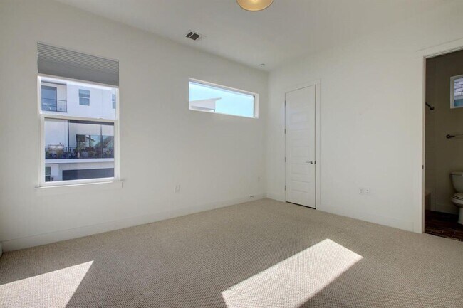 Building Photo - 6133 Seville Dr