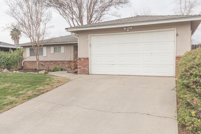 Building Photo - 3022 W San Gabriel Ave