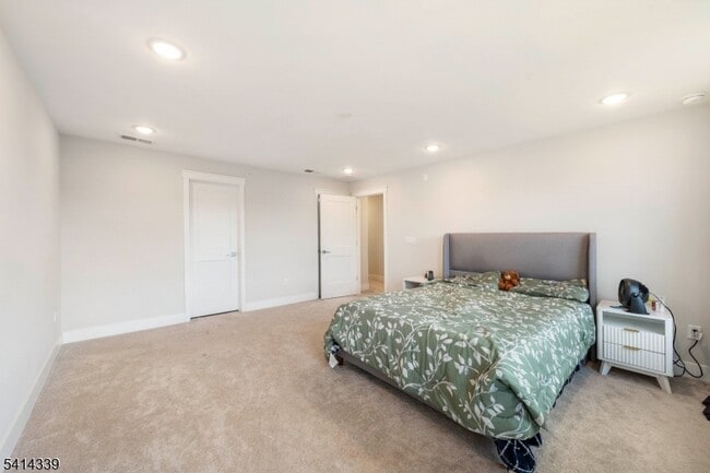 Building Photo - 707 Station Rd