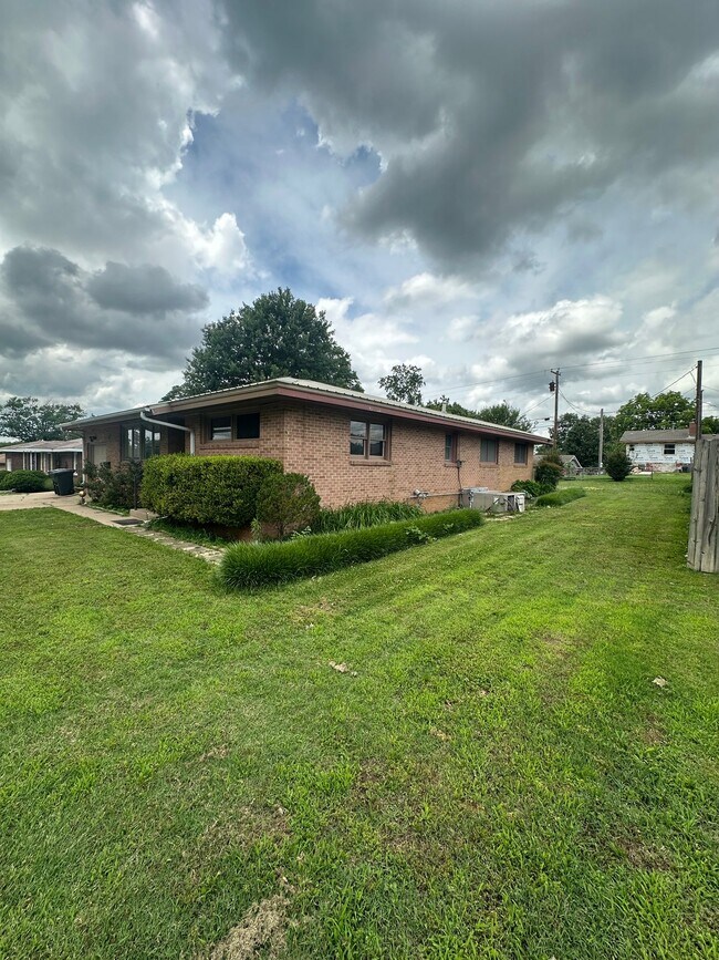 Building Photo - 3306 Harvey Rd