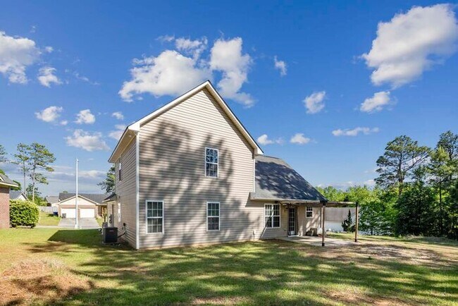 Building Photo - 4 Bedroom 2.5 Bath Home