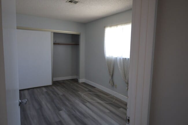 Building Photo - 1309 E Cartier Ave