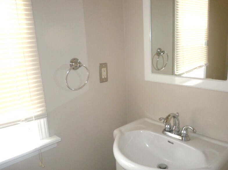 Building Photo - 100 Angel Oak Ct