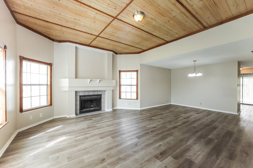 Building Photo - 8743 Ridge Moon Dr