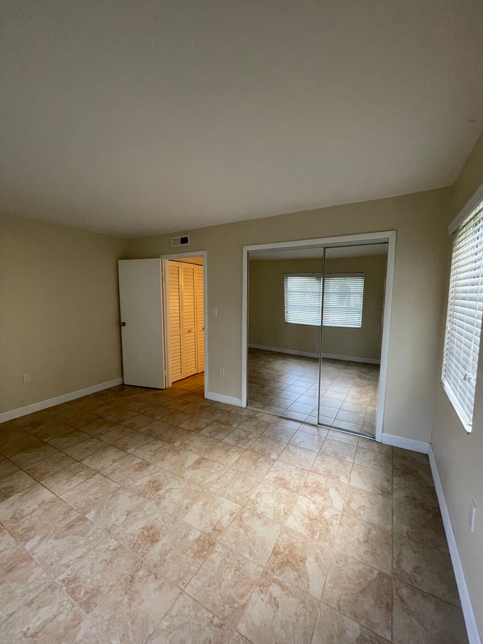 Bedroom - 213 S McMullen Booth Rd