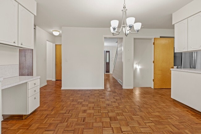 Building Photo - 4 bed 3.5 bath home in East Grand Rapids