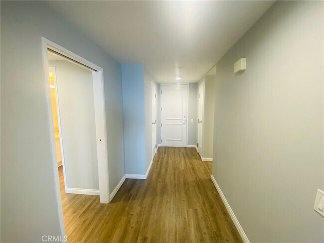 Building Photo - 525 E Seaside Way