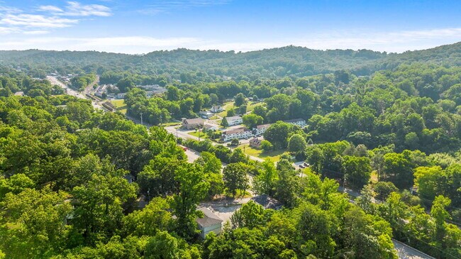 Building Photo - 105 P' Poole Ave #101: Red Bank 1Bed/1Bath Apartment w/ Laundry Units, Central AC, and Granite Co...