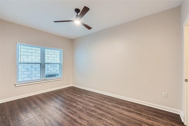 Building Photo - 2106 Cullen Ave
