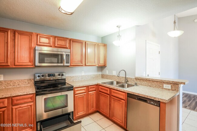 Building Photo - 6860 Skaff Ave