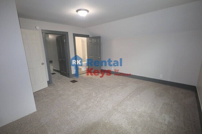Building Photo - 513 S Denby Ave