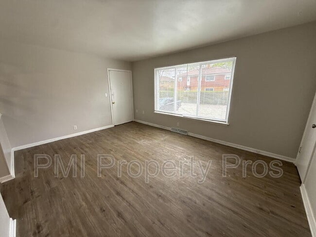 Building Photo - 7701 W Hampton Ave