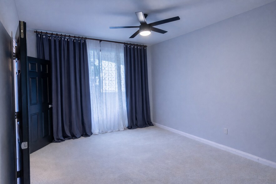 Building Photo - 9550 E Thunderbird Rd