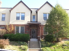 Building Photo - 2425 Ontario Rd NW