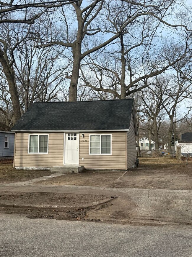 Building Photo - Like New! - 1 Bedroom Home in Muskegon