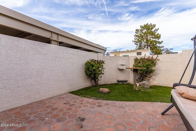 Building Photo - Beautiful townhome in Scottsdale!
