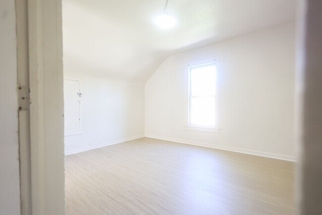 Building Photo - 3 bedroom 2 bathroom single family home | section 8 and EDEN welcomed