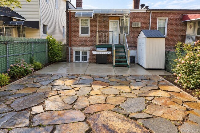 Building Photo - 1840 Tomlinson Ave