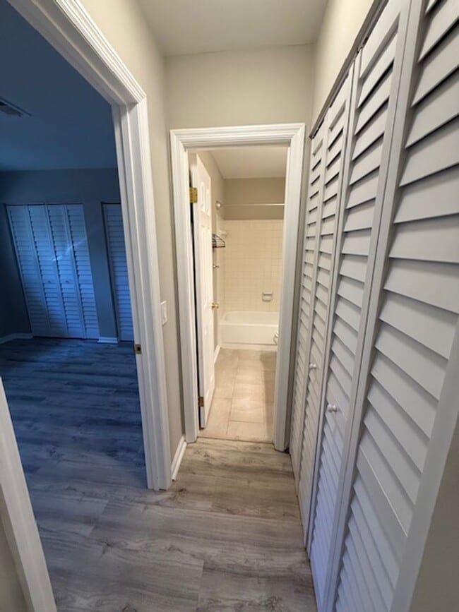 Building Photo - Woodlake Villa 213