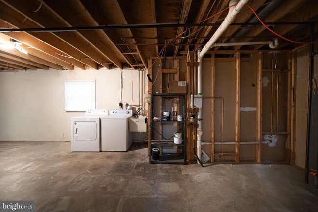 Building Photo - 11209 Caroline Ave