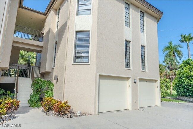 Building Photo - 651 10th Ave S
