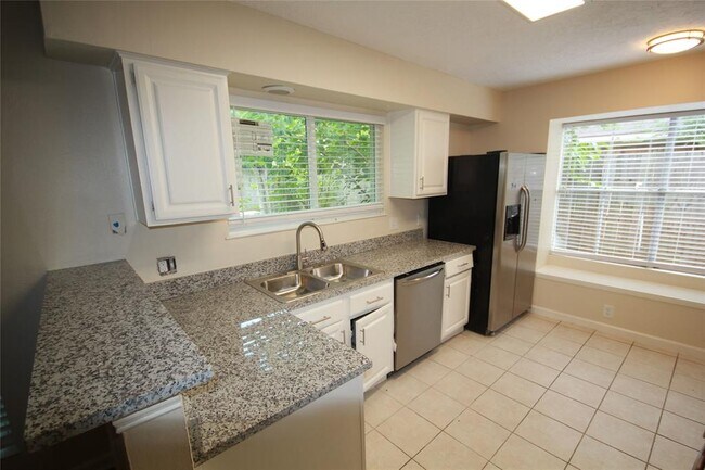 Building Photo - 22138 Birch Valley Dr