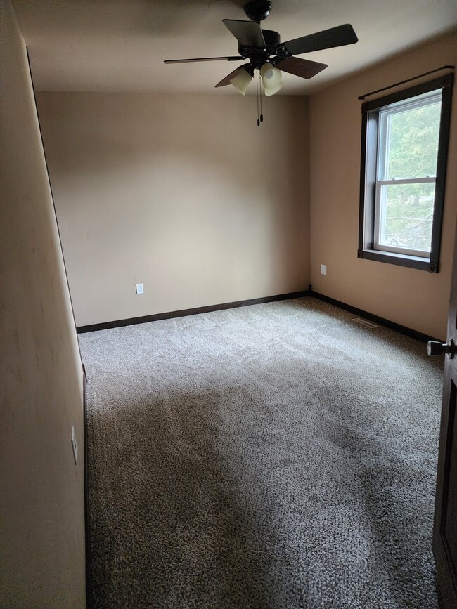 Building Photo - 108 Welch St