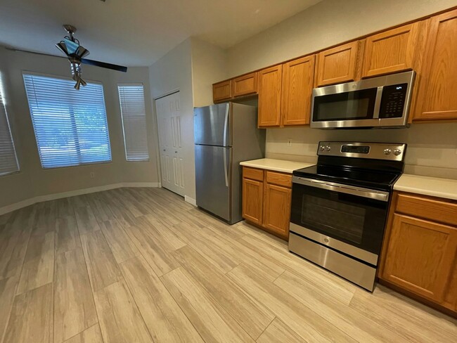 Building Photo - 2117 E Riviera Dr
