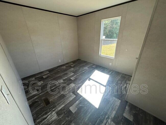 Building Photo - 305 Milo Dr