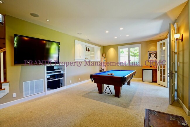 Building Photo - 422 Live Oak Dr