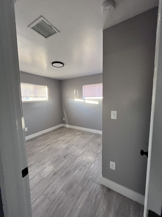 Building Photo - 1017 Wyatt Dr