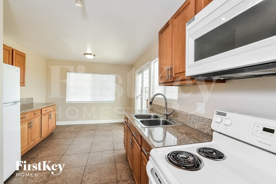 Building Photo - 301 Kings Ave