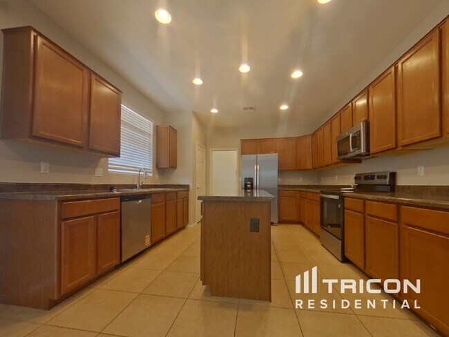 Building Photo - 16253 W Yavapai St