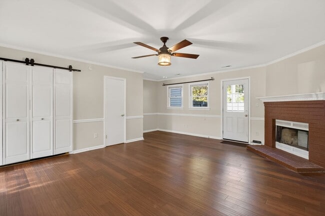 Building Photo - 207 Choisy Crescent