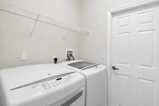 Building Photo - 515 Corvina Dr