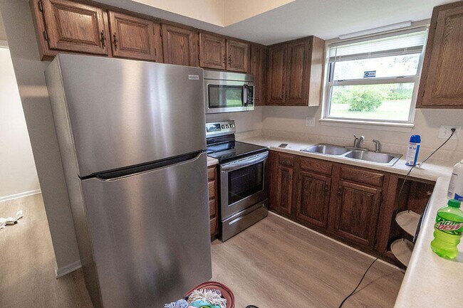 Building Photo - 1915 Mirtle Grove Ct