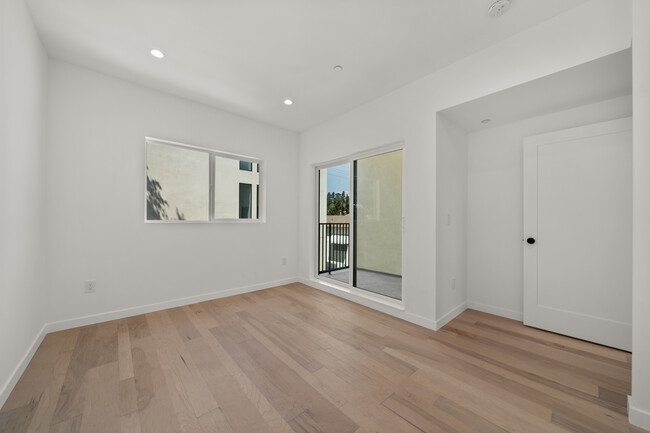 Building Photo - 3564- 3566 Eagle Rock Blvd Los Angeles, CA...