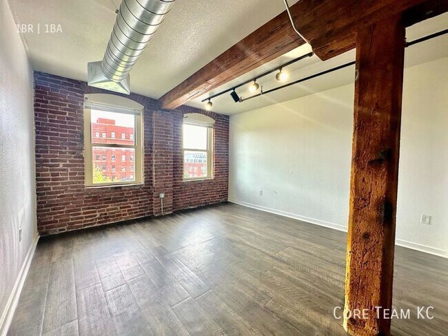 Building Photo - Renovated River Market Loft For Rent!