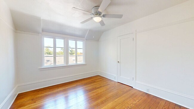 Building Photo - Stunning 4 Bedroom Home In Sought After Pi...