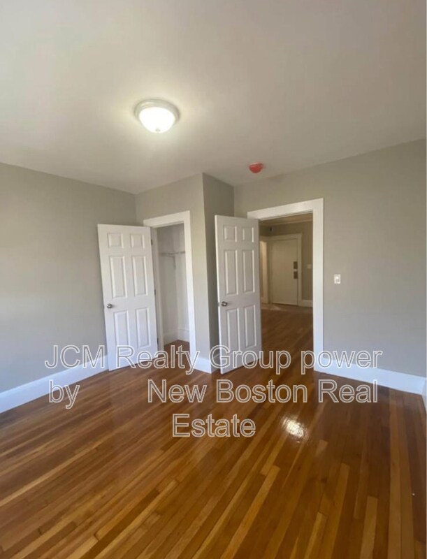 Building Photo - 23 Mall St