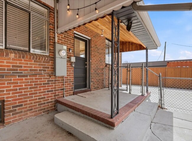 Building Photo - 3835 Pierce St