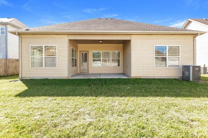 Building Photo - 3342 Cotswold Ln