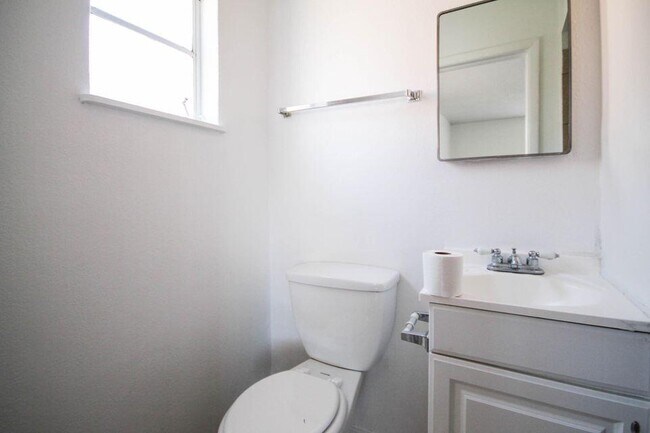 Building Photo - 209 San Saba Rd