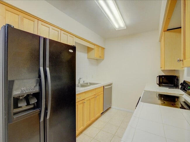 Building Photo - Charming 2-Bedroom, 2-Bath Home with Community Pool